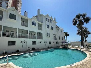 17960 Gulf Blvd, Unit 104 in Redington Shores, FL - Foto de edificio - Building Photo