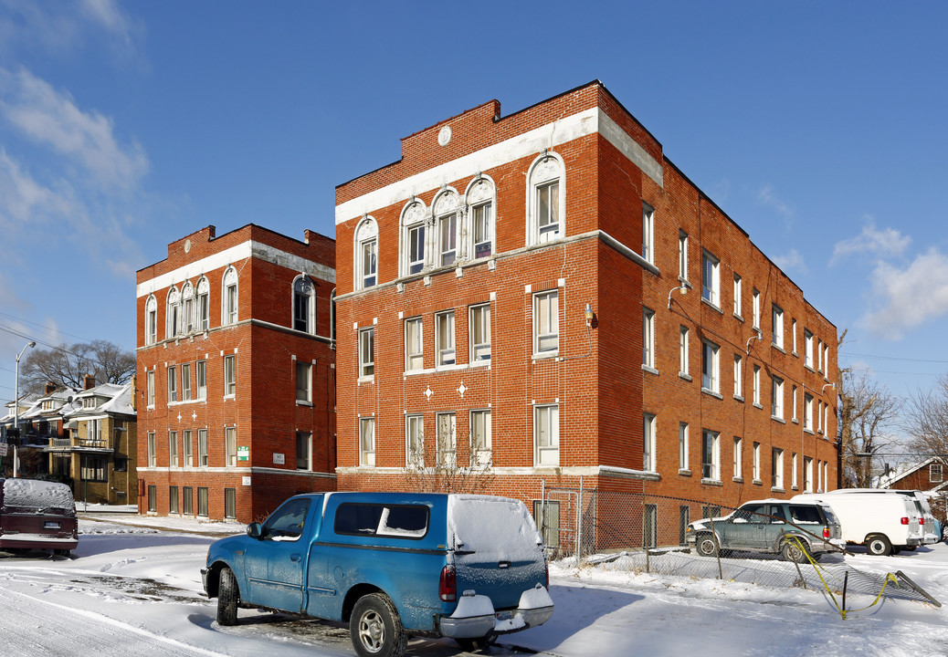 Elmtree Apartments in Detroit, MI - Building Photo