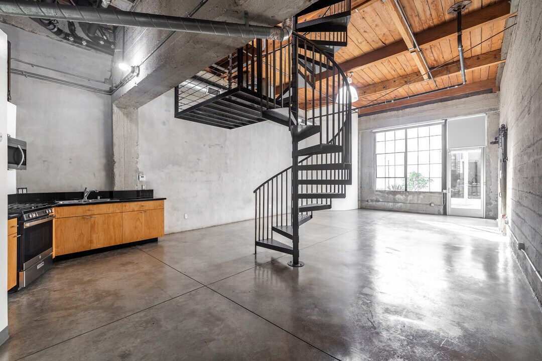 WM Lofts in Los Angeles, CA - Building Photo