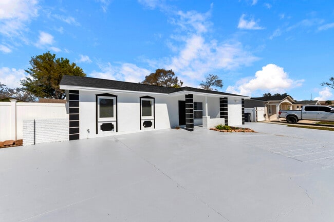 6013 W Knox St in Tampa, FL - Building Photo - Building Photo