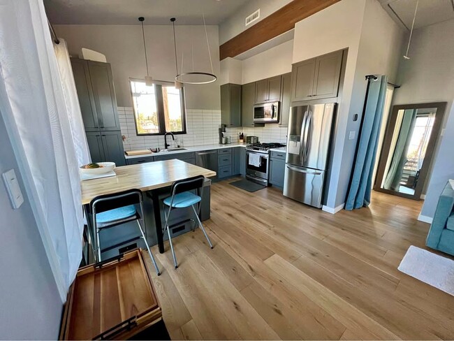 property at 11044 Aletta Ave