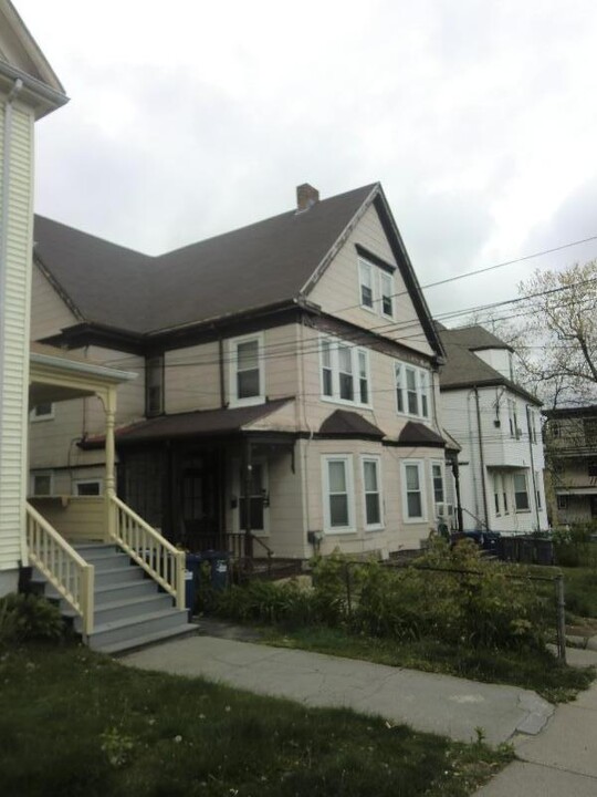 38 Newton St, Unit 1 in Waltham, MA - Building Photo