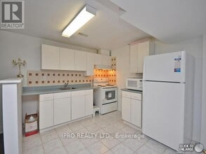 5480 Whitehorn Ave in Mississauga, ON - Building Photo - Building Photo