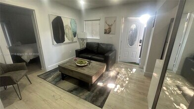 4290 SW 9th St in Miami, FL - Building Photo - Building Photo