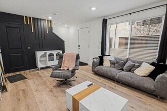 2313 Acara Cir in San Diego, CA - Building Photo - Building Photo