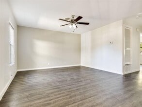 6113 Manor Rd in Austin, TX - Building Photo - Building Photo