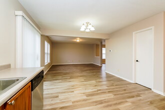 5438 Grassy Bank Dr in Indianapolis, IN - Building Photo - Building Photo