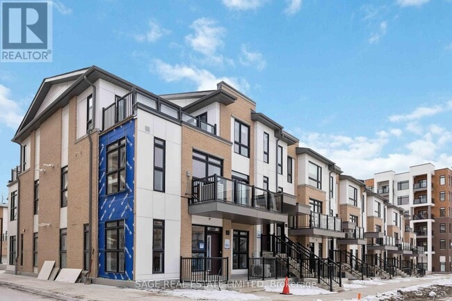 145 Canon Jackson Dr in Toronto, ON - Building Photo - Building Photo