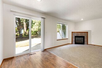3947 SE 24th Terrace in Gresham, OR - Building Photo - Building Photo