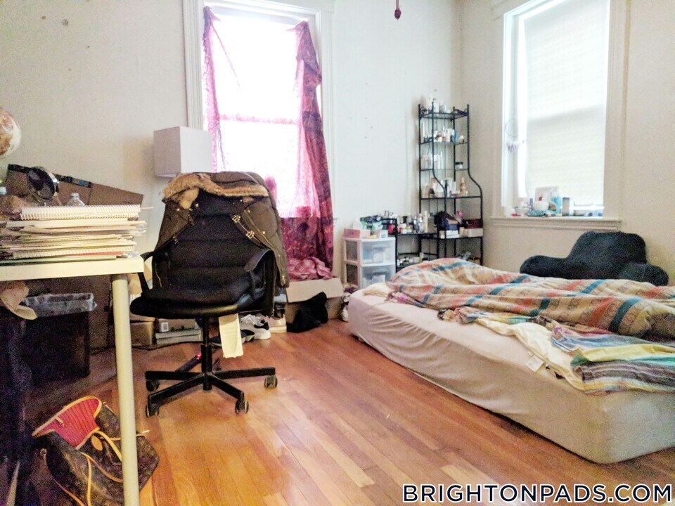 9 Egremont Rd in Boston, MA - Building Photo