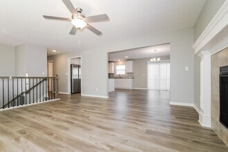 902 NW High View Dr in Grain Valley, MO - Building Photo - Building Photo