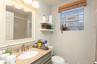 1357 N Artesian Ave, Unit 2 in Chicago, IL - Building Photo - Building Photo