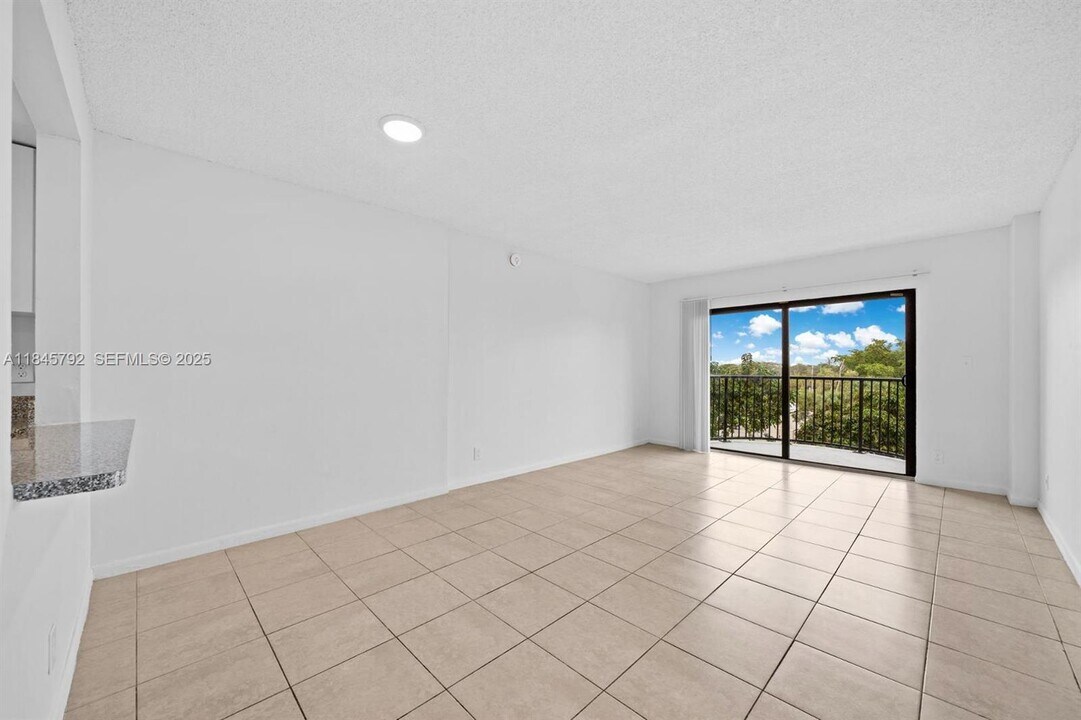 2611 NW 56th Ave in Lauderhill, FL - Building Photo