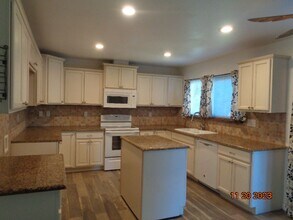 720 Devonshire Ct in Dixon, CA - Building Photo - Building Photo