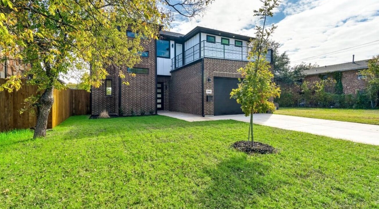 2408 Peabody Ave in Dallas, TX - Building Photo