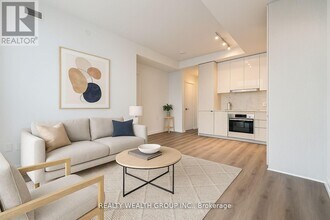 28 Interchange Wy in Vaughan, ON - Building Photo - Building Photo