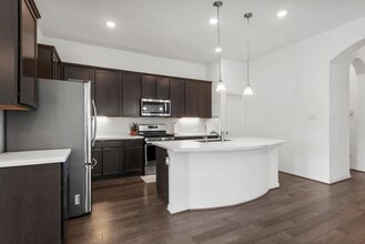 404 Red Matador Ln in Leander, TX - Foto de edificio - Building Photo