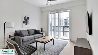 650 E Sycamore St in Denton, TX - Building Photo