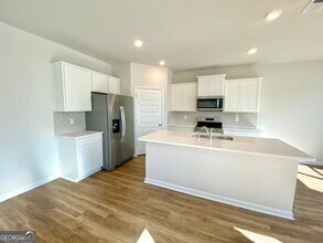 256 Lauritsen Way in Newnan, GA - Foto de edificio - Building Photo