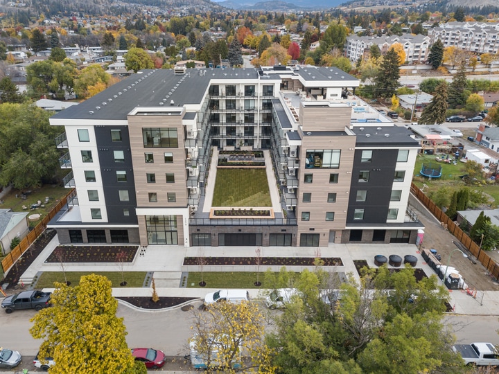 1274 Devonshire Av in Kelowna, BC - Building Photo