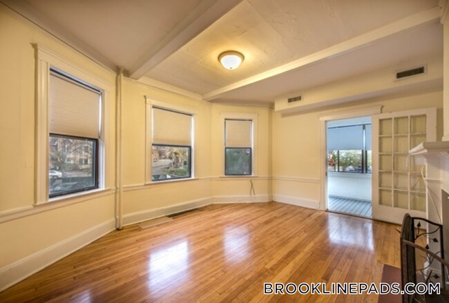 24 Hamilton Rd in Brookline, MA - Building Photo - Building Photo