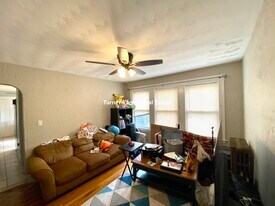 9 Arlington St, Unit 2 in Somerville, MA - Building Photo