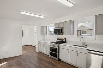 20916 Pinecrest St in Taylor, MI - Foto de edificio - Building Photo