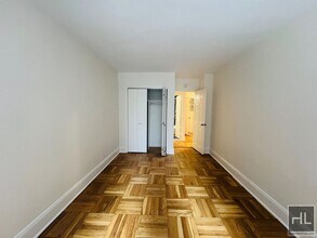 East 79th Street in New York, NY - Foto de edificio - Building Photo