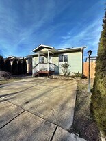 3541 Fair Winds Ln SE in Port Orchard, WA - Building Photo