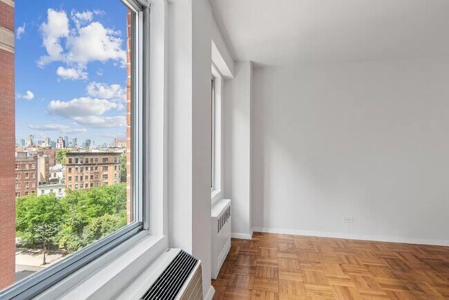 175 W 12th St in New York, NY - Building Photo - Building Photo