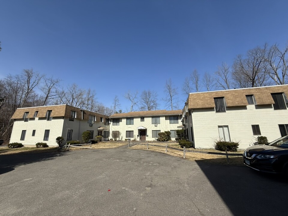 67 Dallas Ave, Unit 12 in Waterbury, CT - Foto de edificio