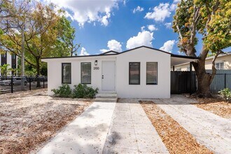 2100 SW 6th St in Miami, FL - Building Photo - Building Photo