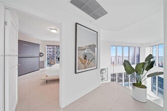 60 SW 13th St, Unit 2600 in Miami, FL - Building Photo - Building Photo