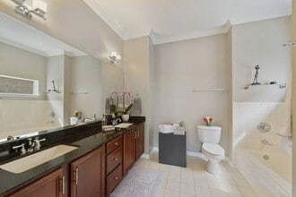 2042 W Warren Blvd in Chicago, IL - Building Photo - Building Photo