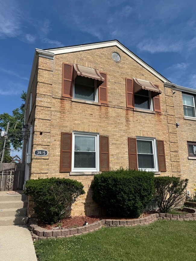 property at 3925 N Pacific Ave