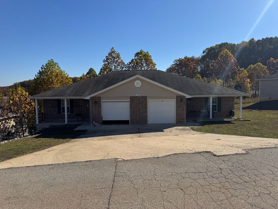 21020 A Honest in St. Robert, MO - Building Photo