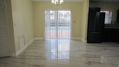 4470 NW 175th St in Miami Gardens, FL - Building Photo - Building Photo