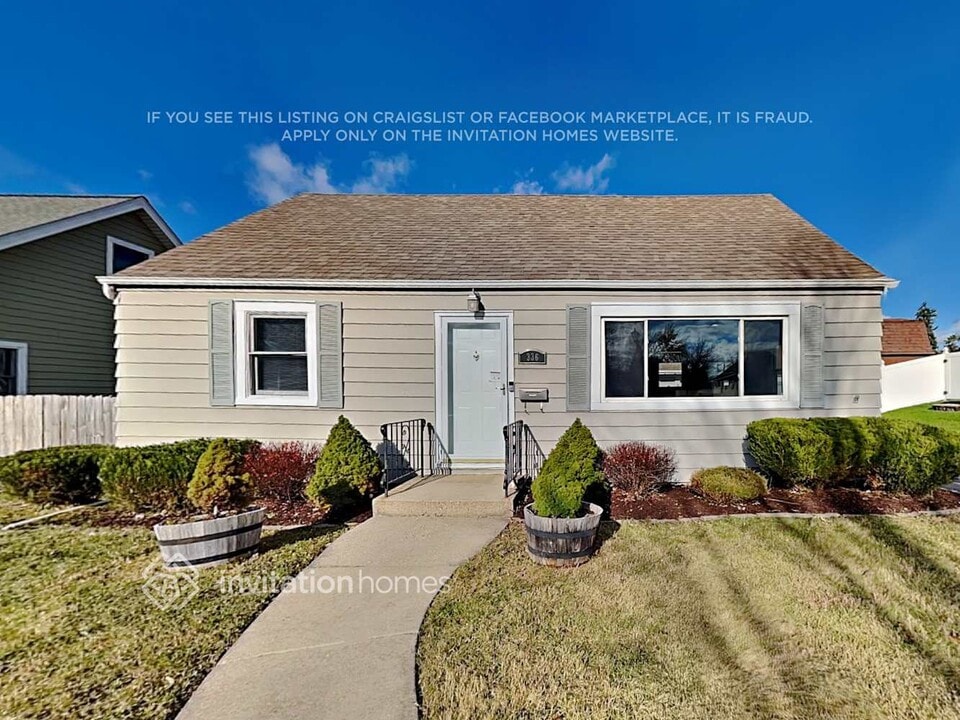 336 W Brookfield St in Lombard, IL - Building Photo