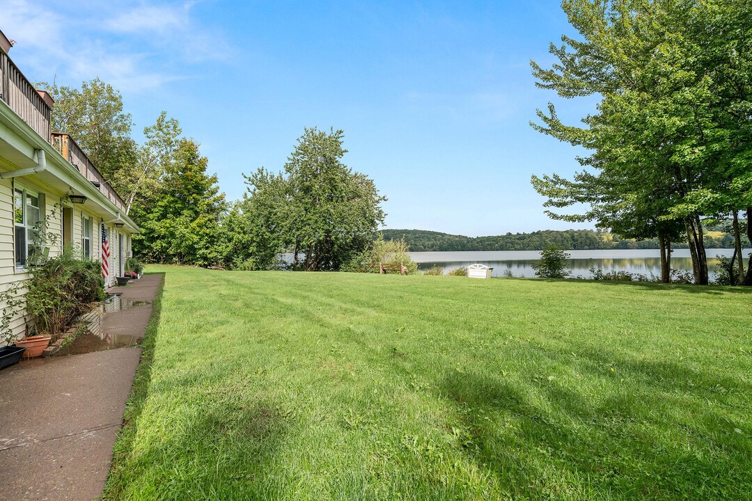 Kiamesha Lake in Kiamesha Lake, NY - Foto de edificio