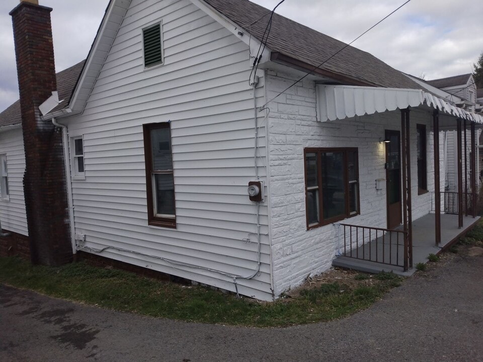 616 Buckhannon Ave in Clarksburg, WV - Building Photo