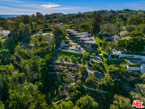 28827 Grayfox St in Malibu, CA - Building Photo - Building Photo