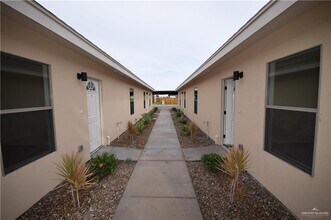 10 Upas Dr in Edinburg, TX - Building Photo - Building Photo