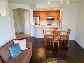 13075 Pacific Promenade, Unit 301 in Los Angeles, CA - Foto de edificio - Building Photo