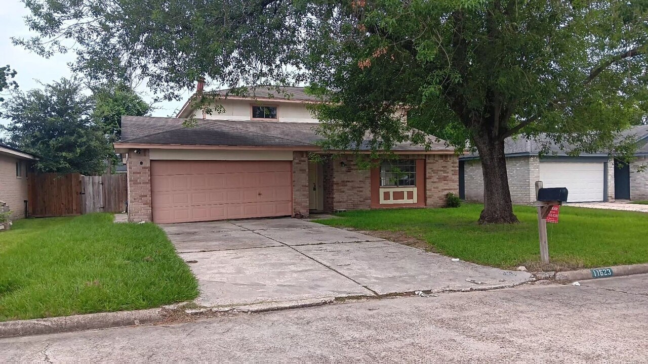 11623 Old Telegraph Rd in Houston, TX - Building Photo