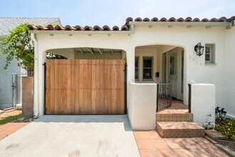 2610 S Bedford St in Los Angeles, CA - Building Photo - Building Photo