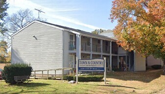 1410 30th St in Highland, IL - Building Photo