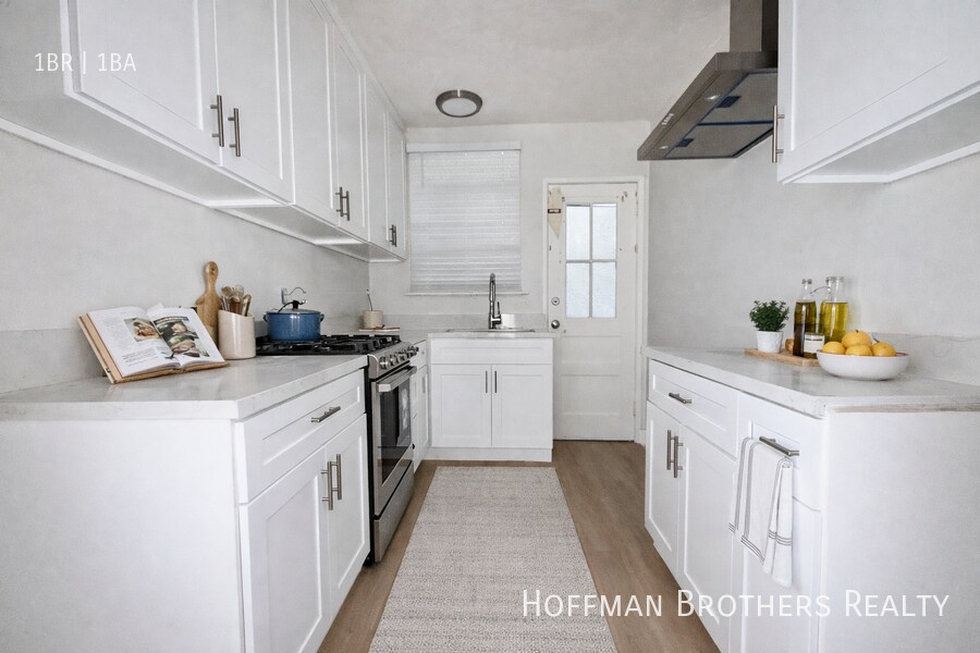 4147 S Bronson Ave in Los Angeles, CA - Building Photo