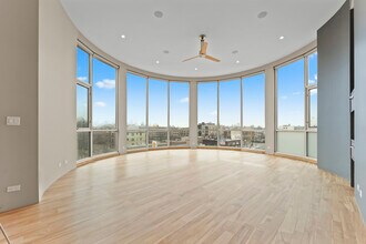 2408 W Rice St, Unit 401 in Chicago, IL - Building Photo - Building Photo