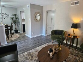 Castle Hill Apartments in Sherman, TX - Building Photo