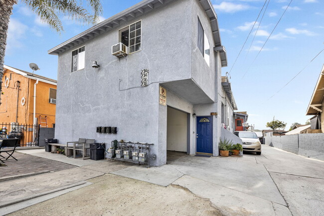 2014 Michigan Ave in Los Angeles, CA - Building Photo - Primary Photo